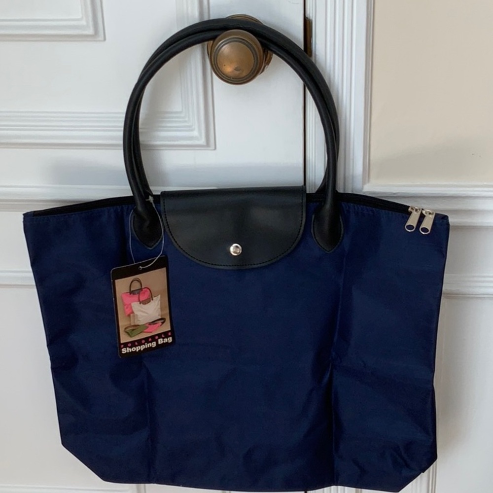 Large shopping tote bag nylon.
New with tag